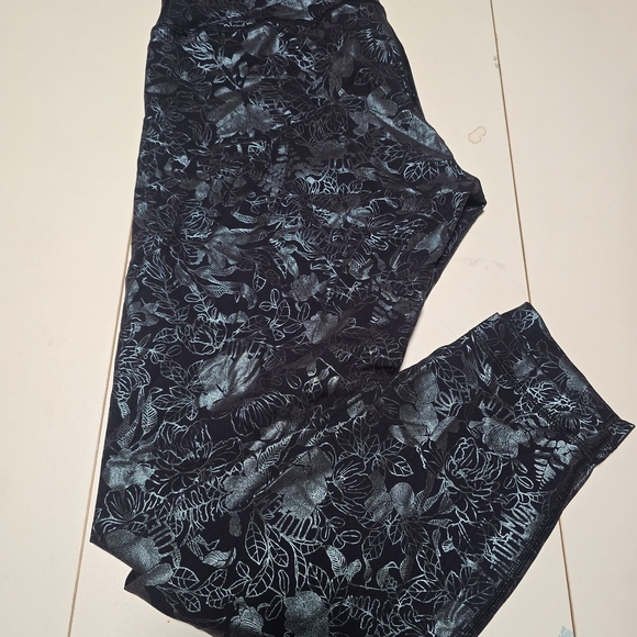 lululemon athletica Black Floral Women's Leggings - Picture 4 of 7